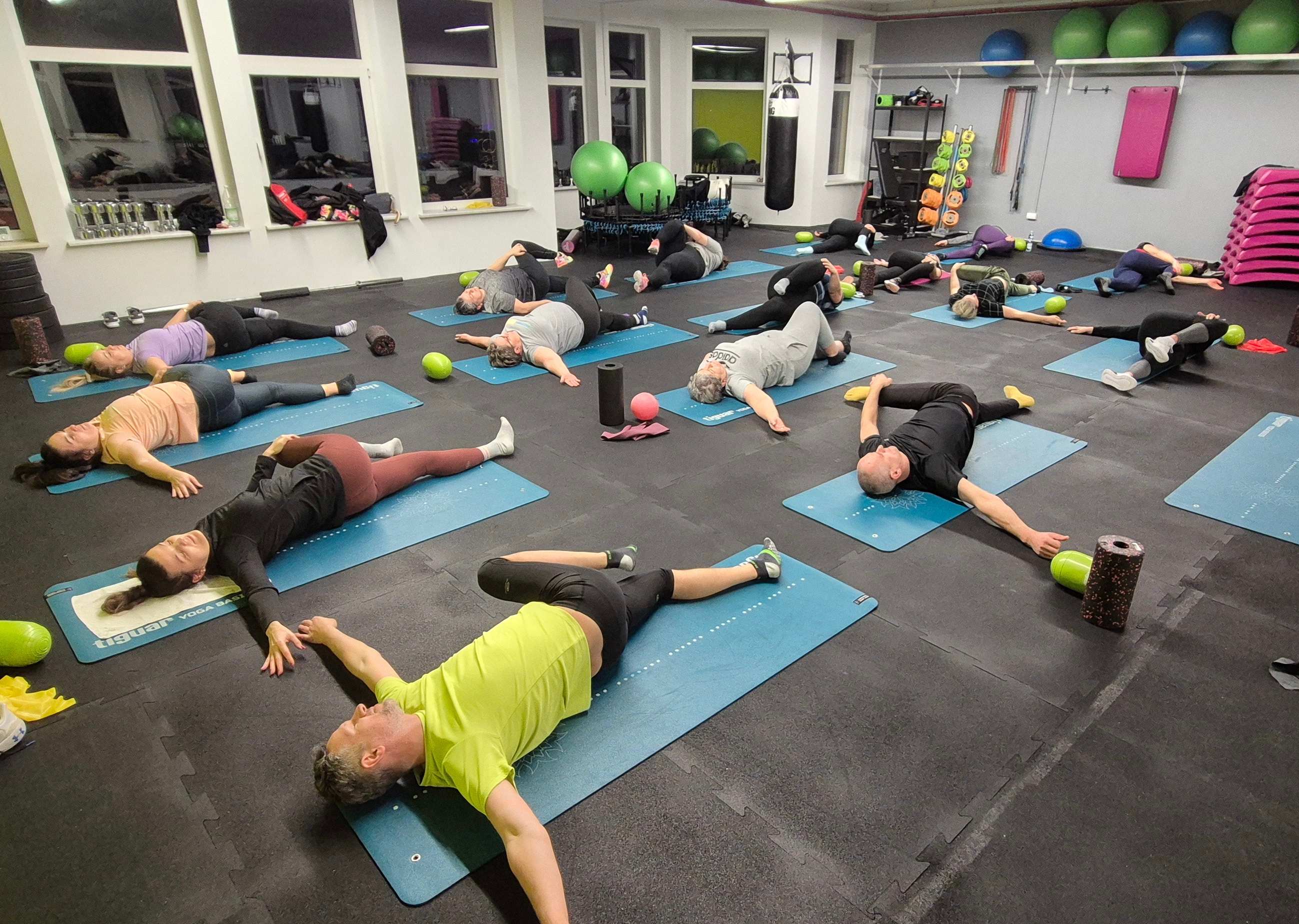 Nowoczesna siłownia FormaPilzno – sprzęt cardio i siłowy